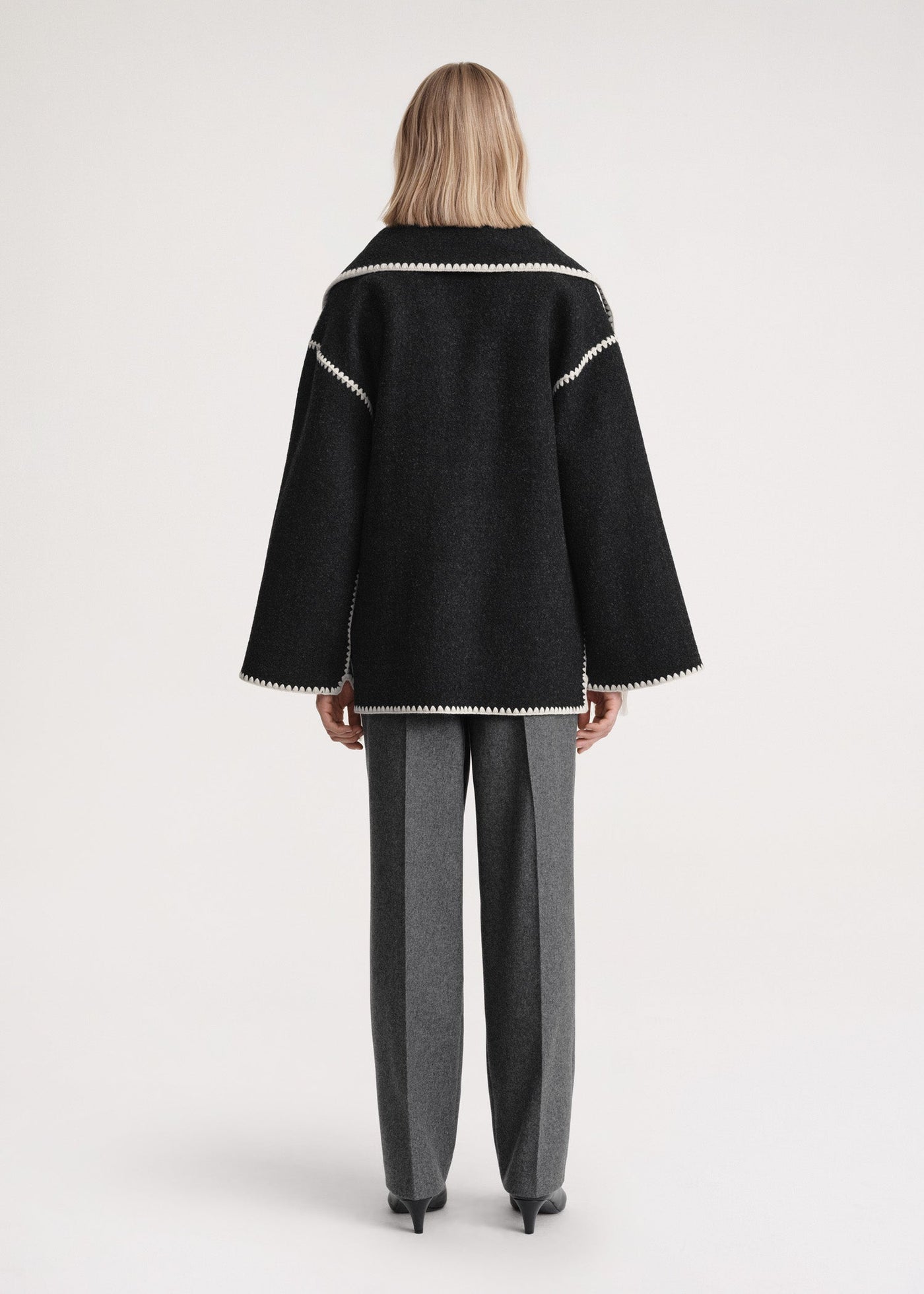 Antonia | Elegante Damenjacke mit Schal für Winter