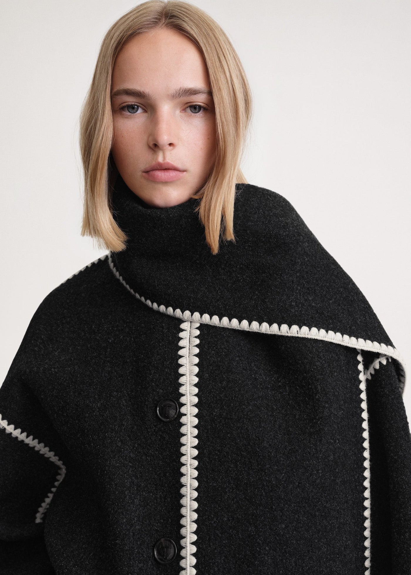 Antonia | Elegante Damenjacke mit Schal für Winter