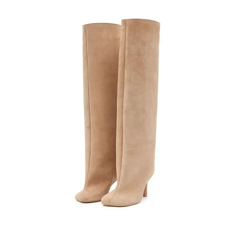 Clara | Elegante Wildlederstiefel für Damen weit geschnitten