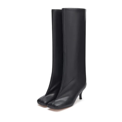 Clara | Elegante Wildlederstiefel für Damen weit geschnitten