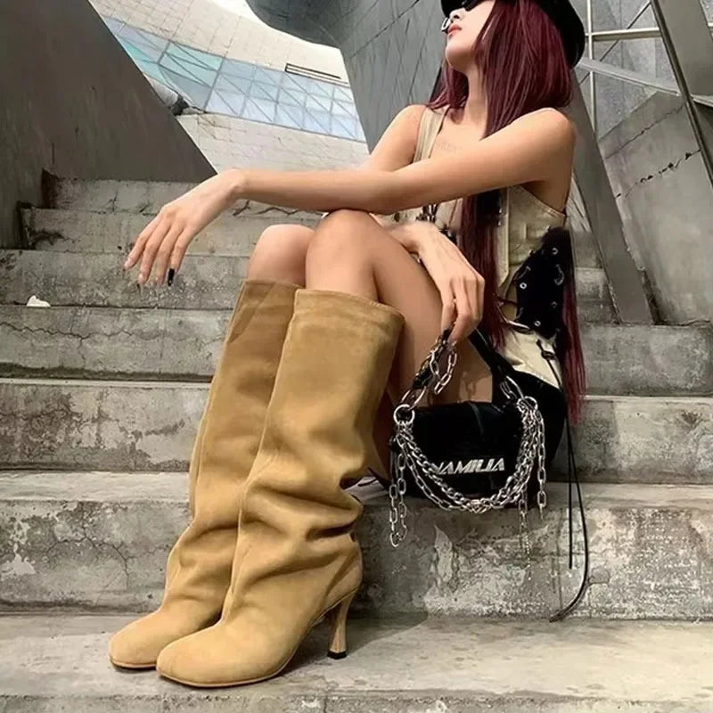 Clara | Elegante Wildlederstiefel für Damen weit geschnitten
