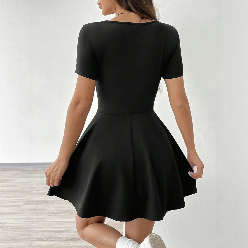 Sommerkleid mit Ausschnitt