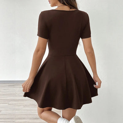Sommerkleid mit Ausschnitt