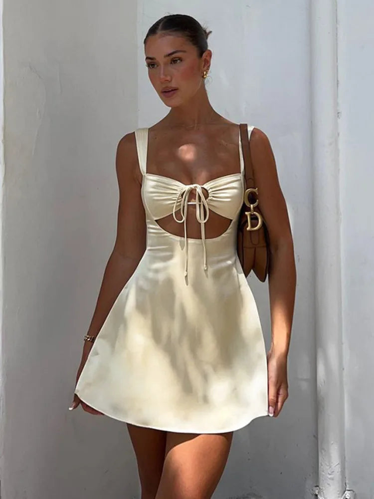 MILA | Satinkleid mit Cut-Out