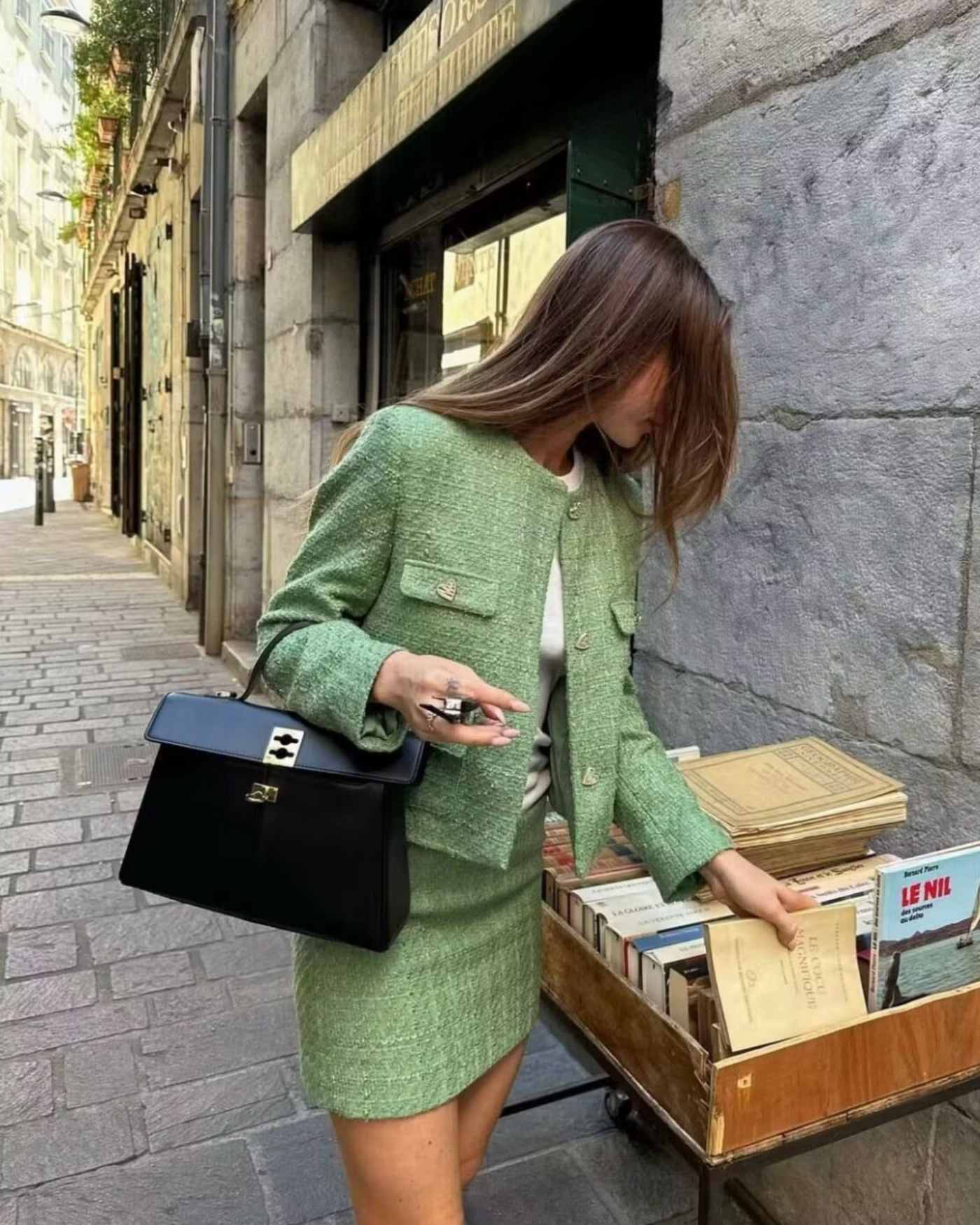 MILA Tweed-Zweiteiler mit Minirock & Jacke – Klassisch Elegant