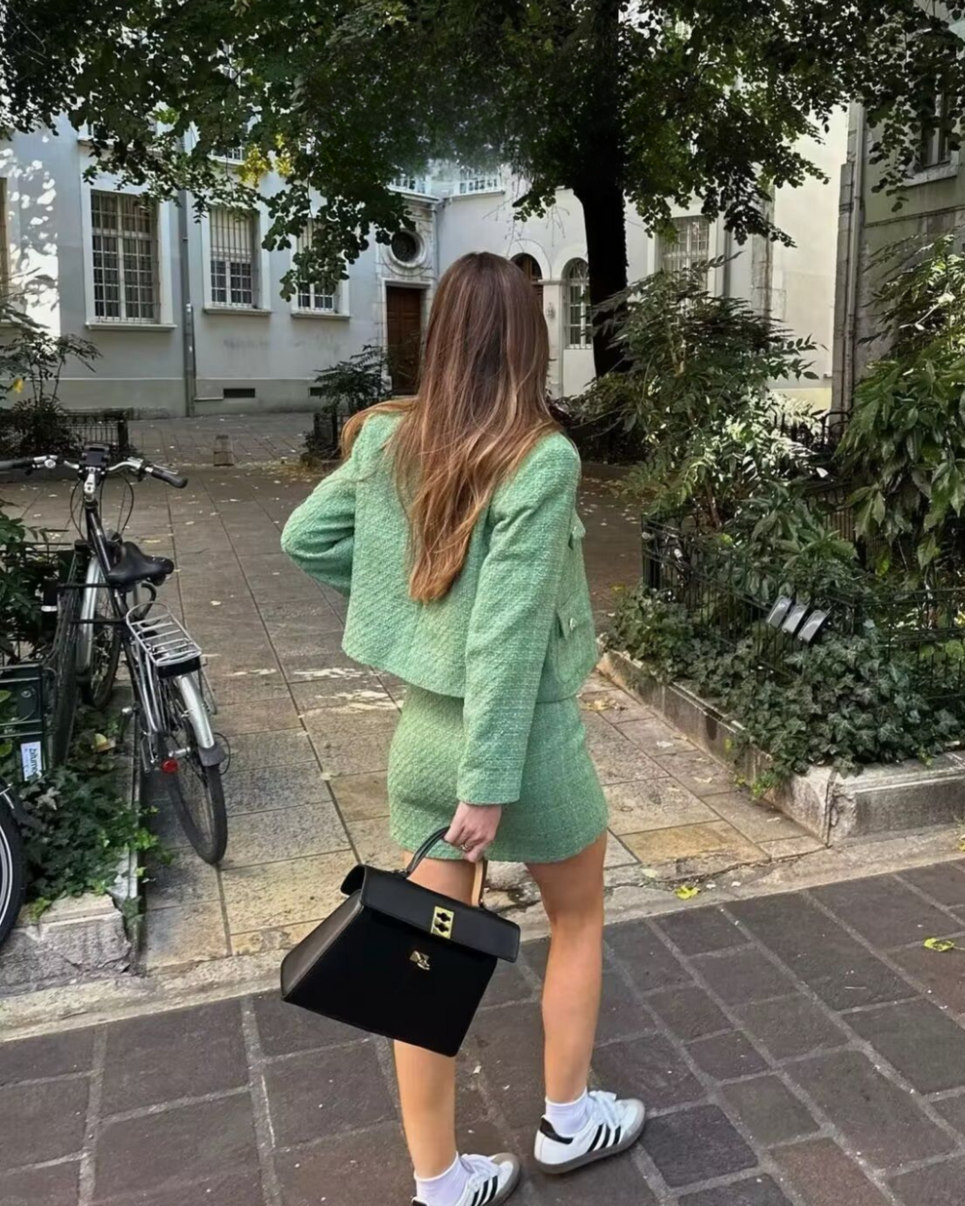 MILA Tweed-Zweiteiler mit Minirock & Jacke – Klassisch Elegant