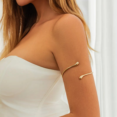 LIRA – Sculpted Arm Cuff