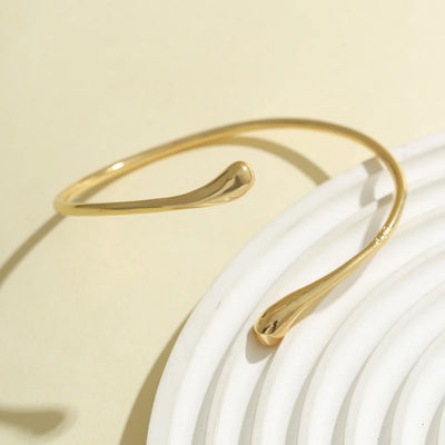 LIRA – Sculpted Arm Cuff