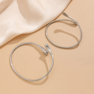 LIRA – Sculpted Arm Cuff