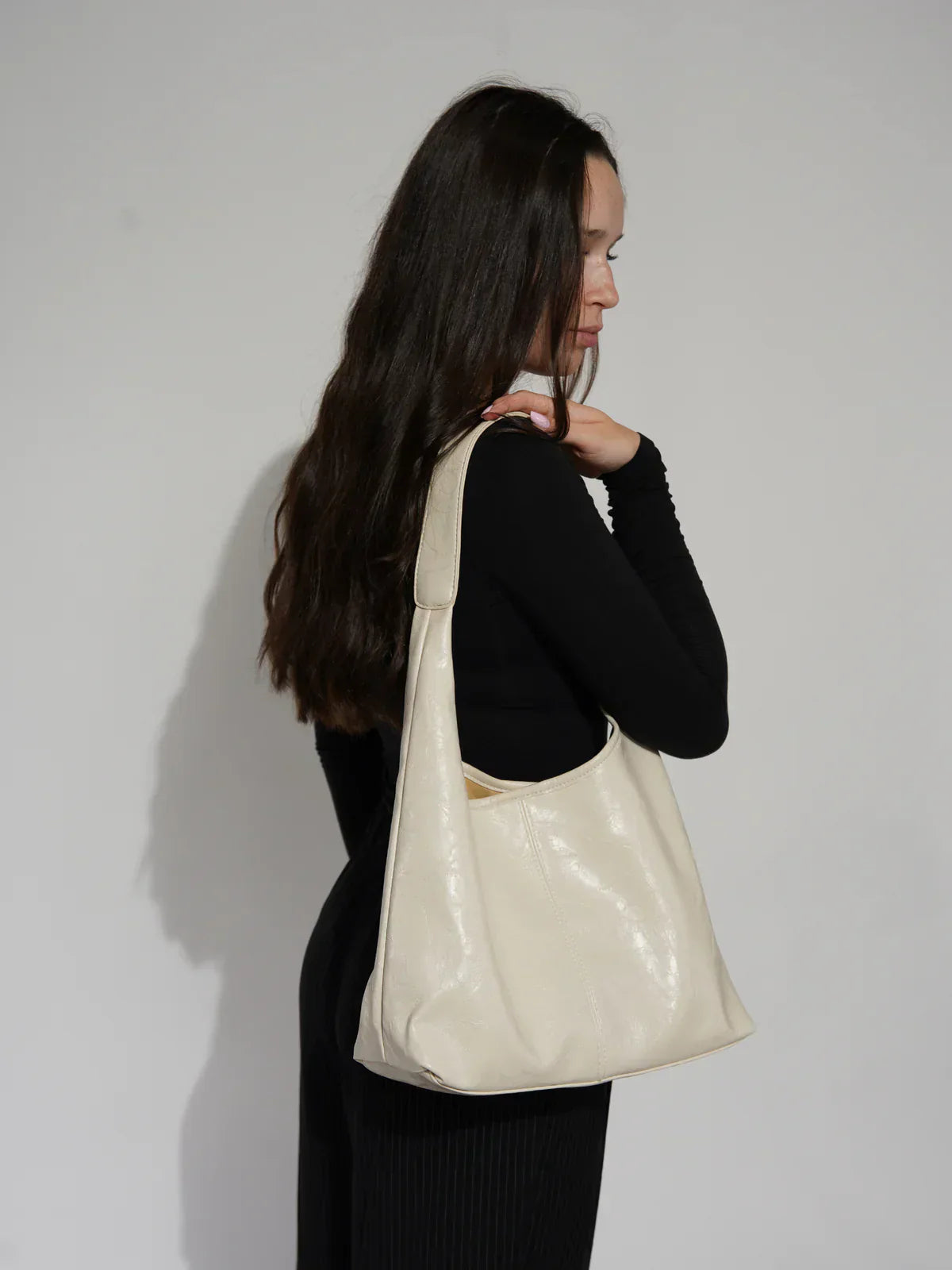 Julia | Elegante Schultertasche für Damen Kunstleder geräumig