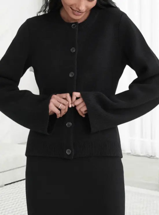 Maria | Elegante Strickjacke für Damen mit Knopfleiste 7