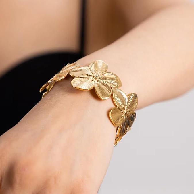 Micara | Zartes Bloom Armband für Damen elegant