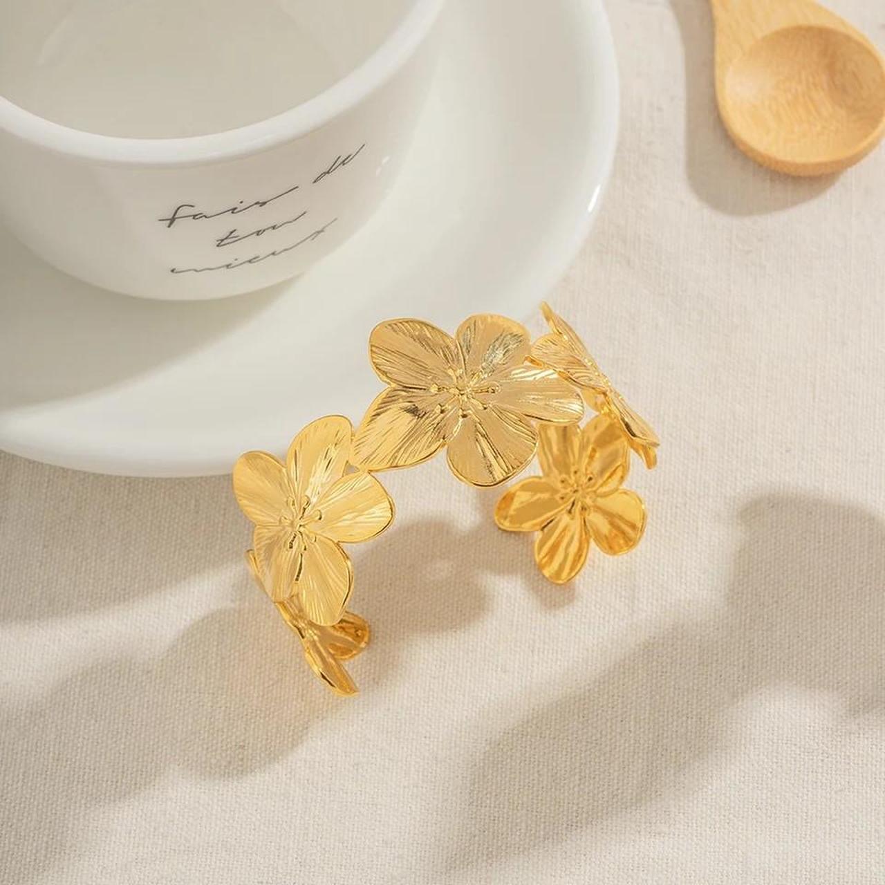Micara | Zartes Bloom Armband für Damen elegant