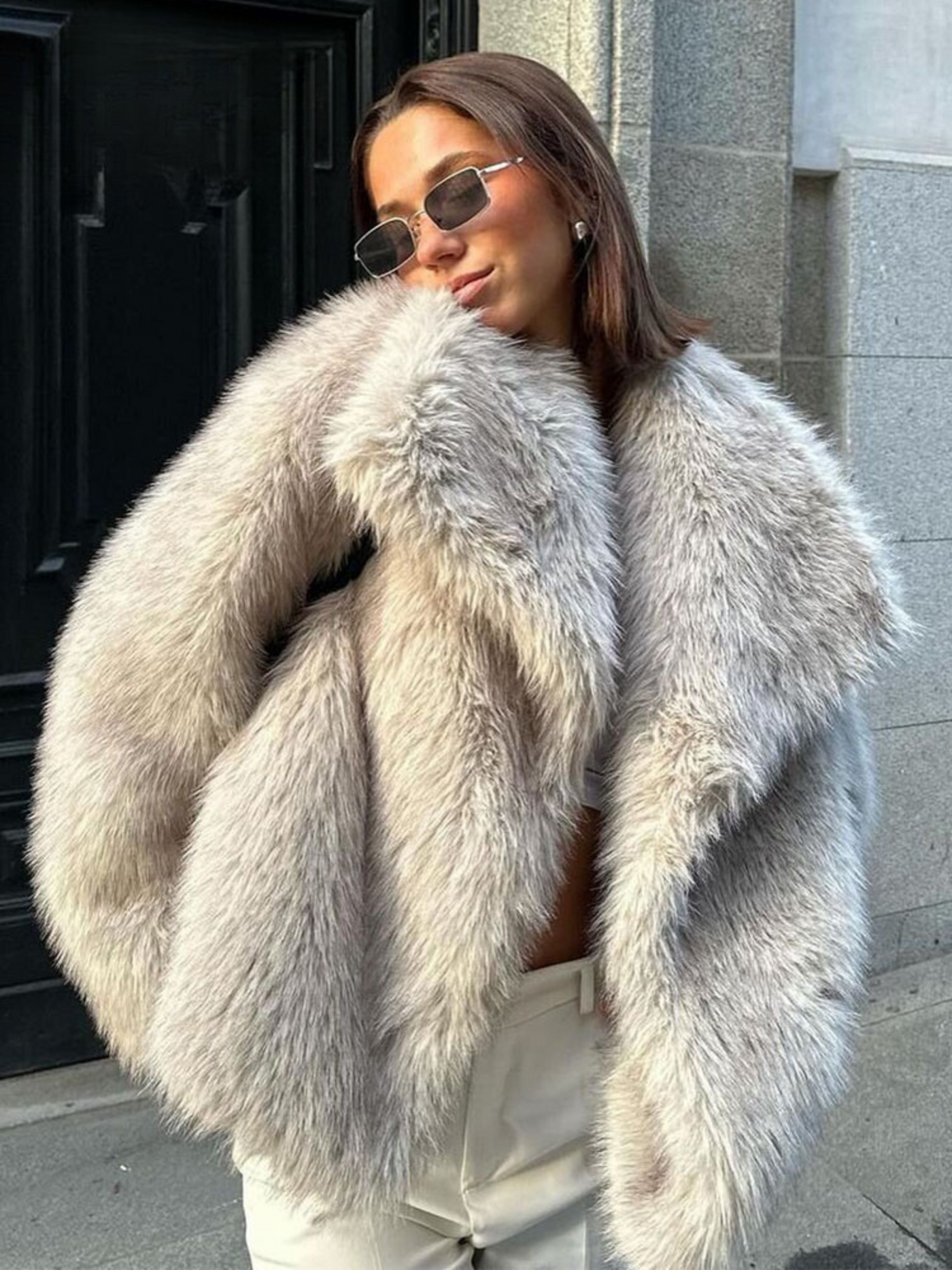 FAYE Kunstfelljacke mit Revers – Oversized & Elegant